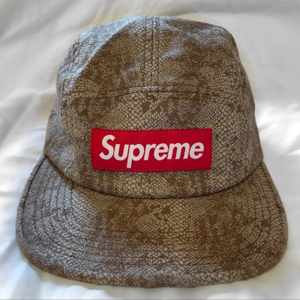 SUPREME Box Logo Canvas Hat-Snake Skin Print Almost like new, unisex, authentic